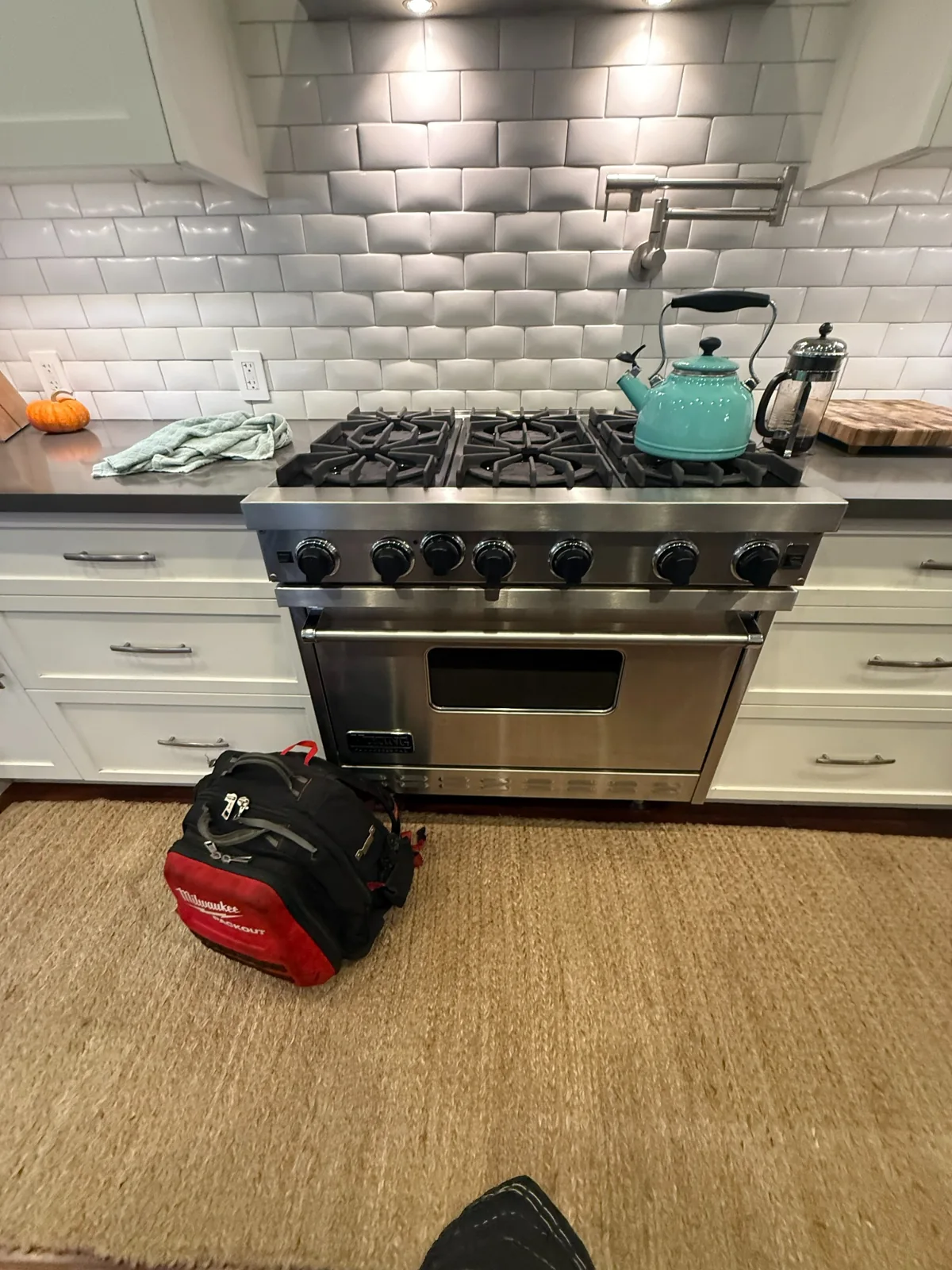 Range and service tools in a home kitchen